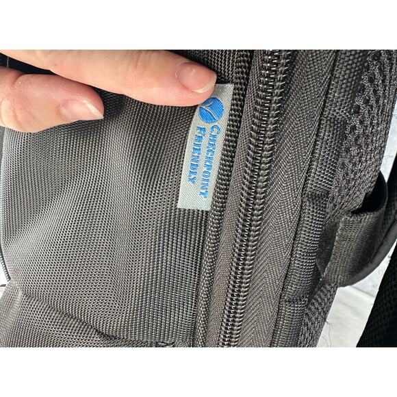 Travelpro Crew 9 Business Laptop Tablet Backpack 4 Compartment w/ Pockets 17.5” - Picture 15 of 16